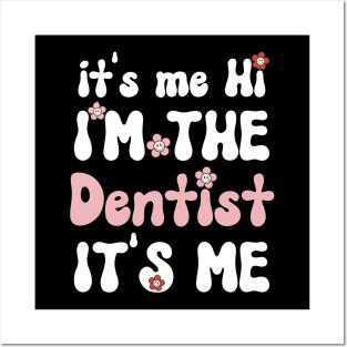 It's me Hi I'm the Dentist It's me - Funny Groovy Saying Sarcastic Quotes - Birthday Gift Ideas For Dentist Posters and Art